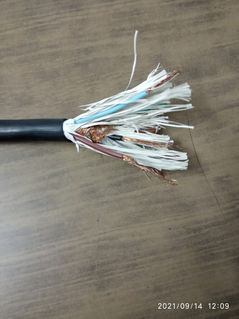 Multi-core shielded signal cable wi..